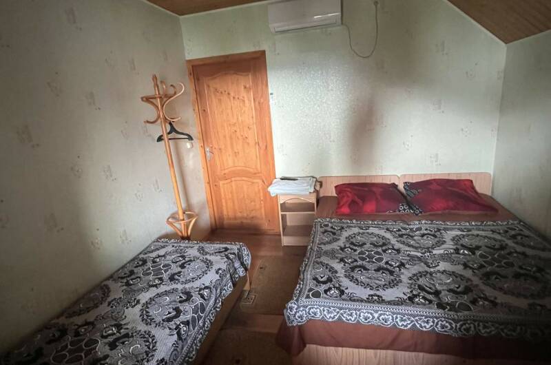 Трехместный номер эконом с балконом (3)