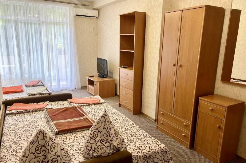 Семейный четырёхместный номер с балконом
