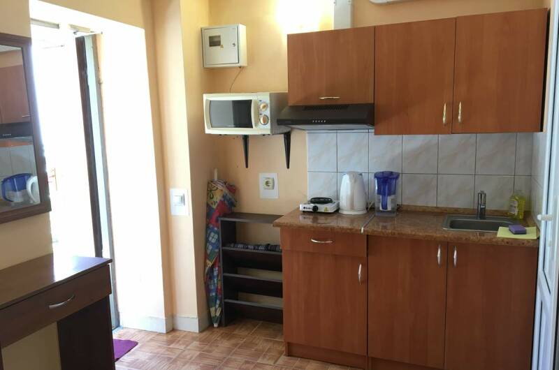 Трехместная комната с кухонным уголком и беседкой