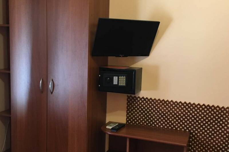 Комната с отдельной кухней и личной беседкой