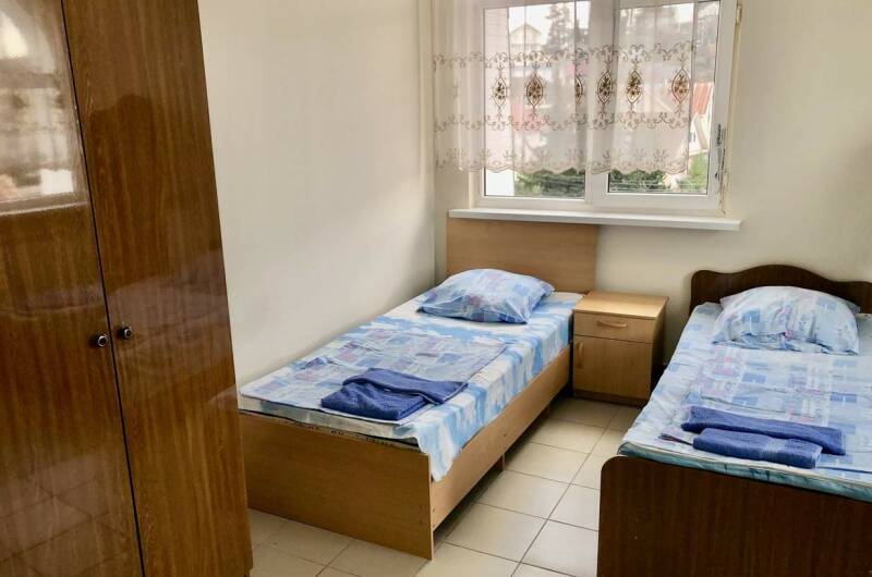 Трехместный «Стандарт» с санузлом на этаже