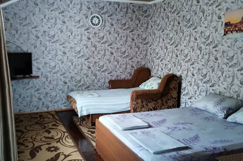 Трёхместный номер с удобствами