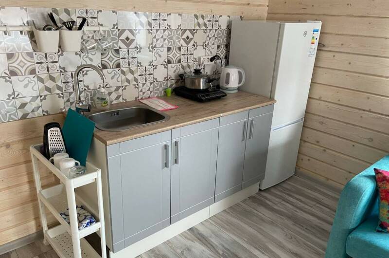 Номер двухкомнатный с кухней в доме из бруса