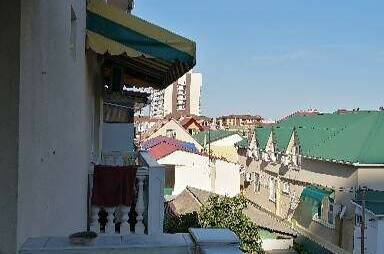Трехместный номер с балконом (9)