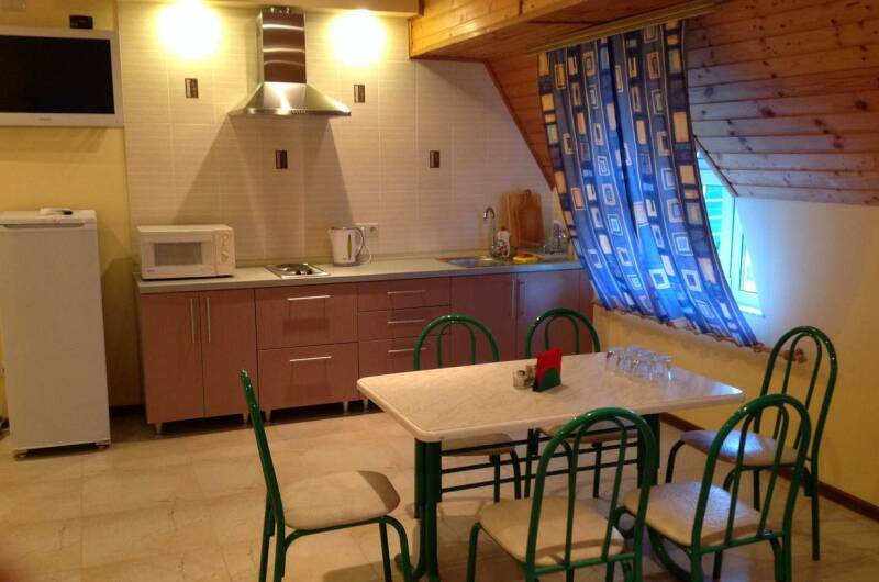 4-х мест. номер двухкомнатный с кухней и балконом