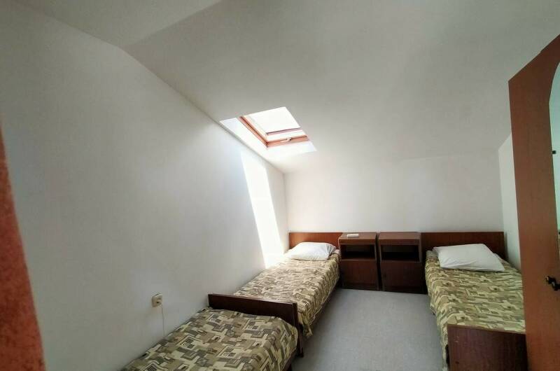 «Эконом» трехместный