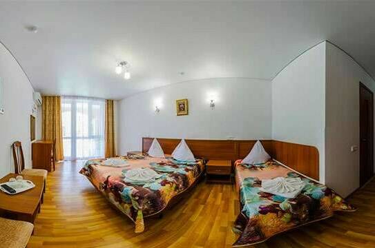 Трёхместный «Стандарт» улучшенный с балконом