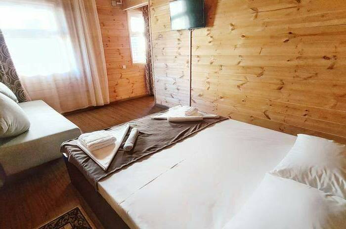 Двухкомнатный номер «Полу-люкс»