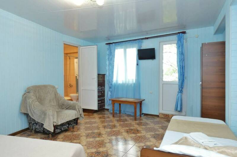 «ЛЮКС» с кухней и балконом 3−5 мест