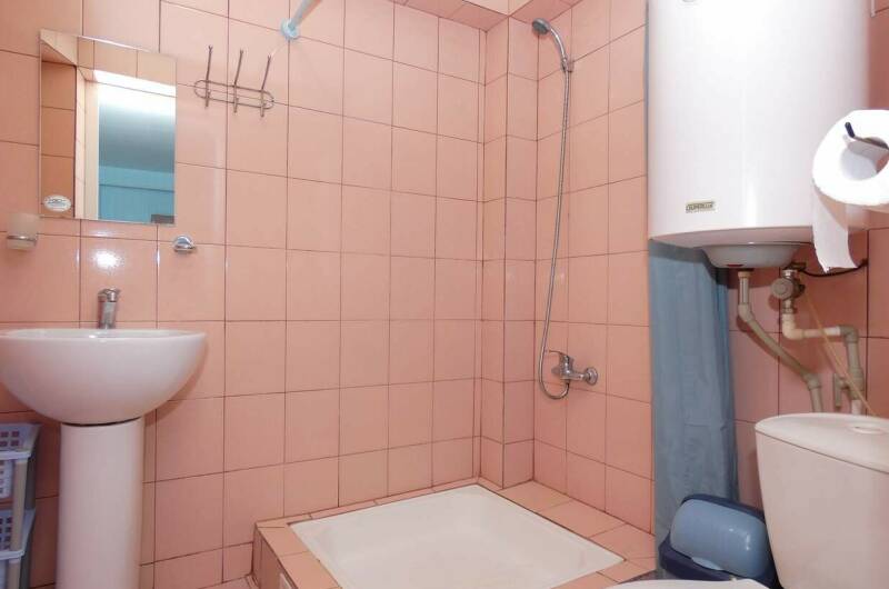 «ЛЮКС» с кухней и балконом 3−5 мест