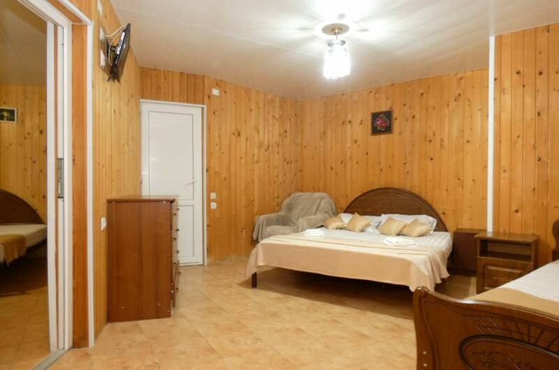 «СЕМЕЙНЫЙ"2комнатный с кухней и балконом 6−8мест