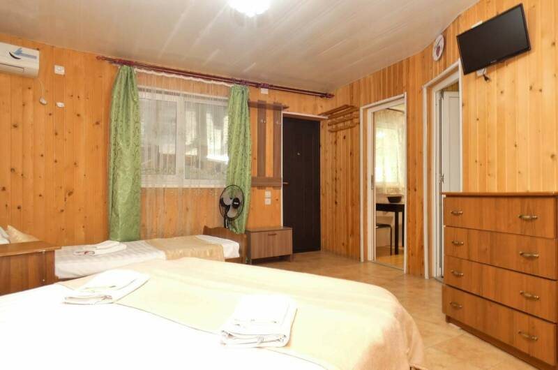 «СЕМЕЙНЫЙ"2комнатный с кухней и балконом 6−8мест