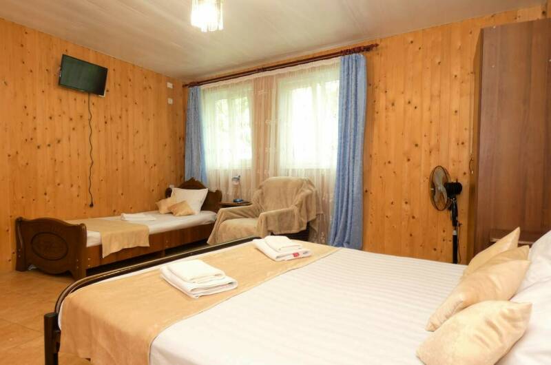 «СЕМЕЙНЫЙ"2комнатный с кухней и балконом 6−8мест