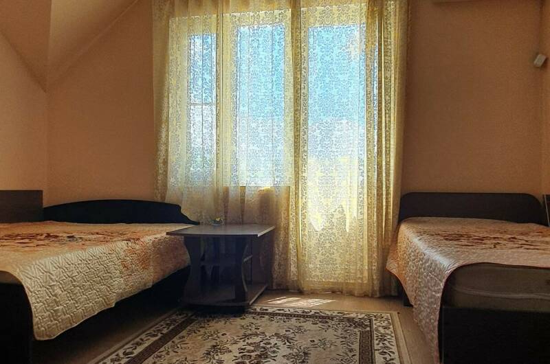 «Полулюкс» трех местный