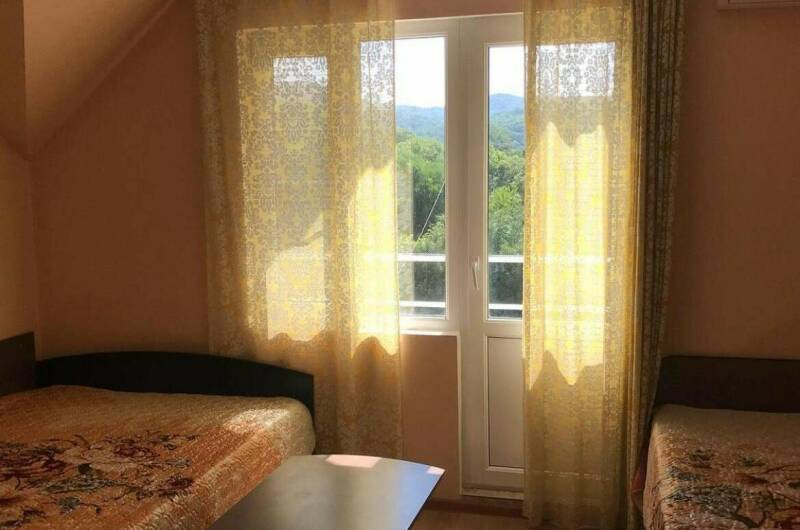 «Полулюкс» трех местный