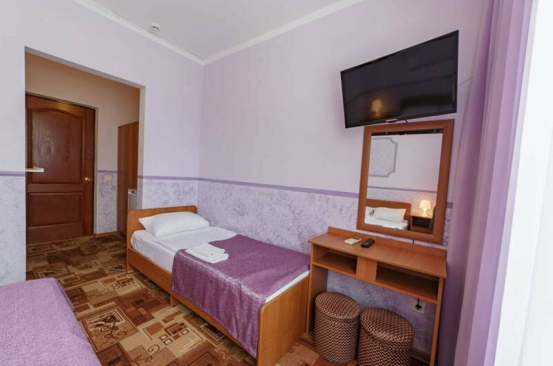 «Полулюкс» 3-х местный с террасой