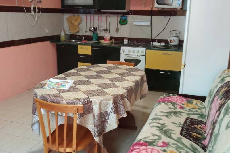 Квартира двухкомнатная с холлом и кухней