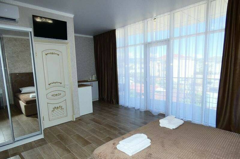 4-х местный с балконом и миникухней