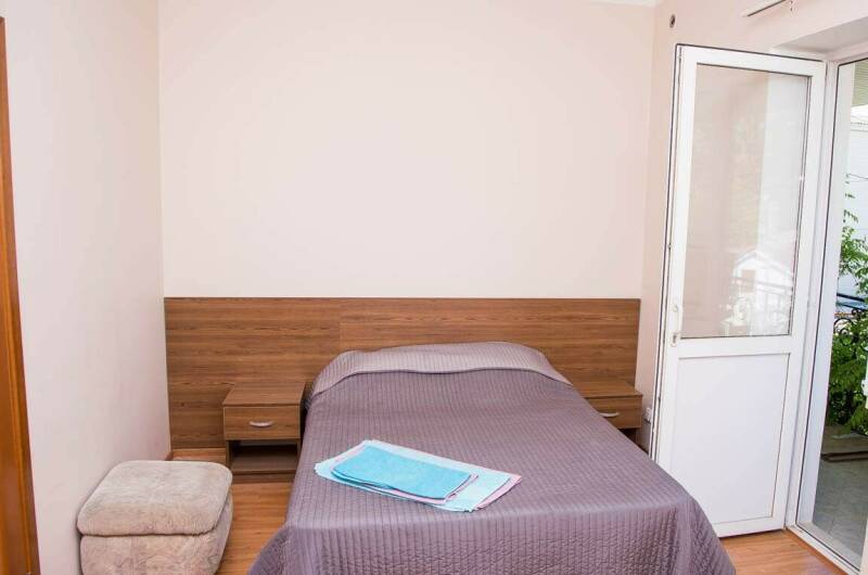 Шестиместный двухкомнатный номер