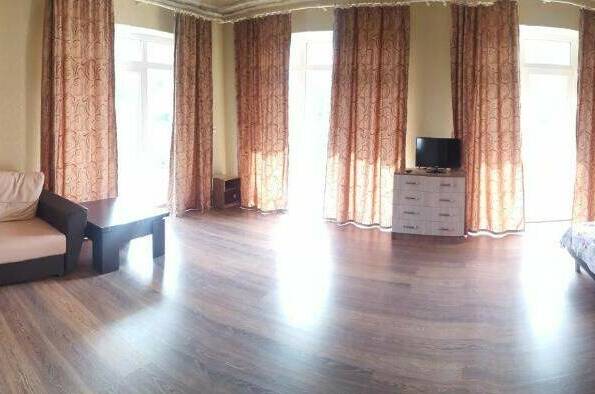 Улучшенный пятиместный с балконом