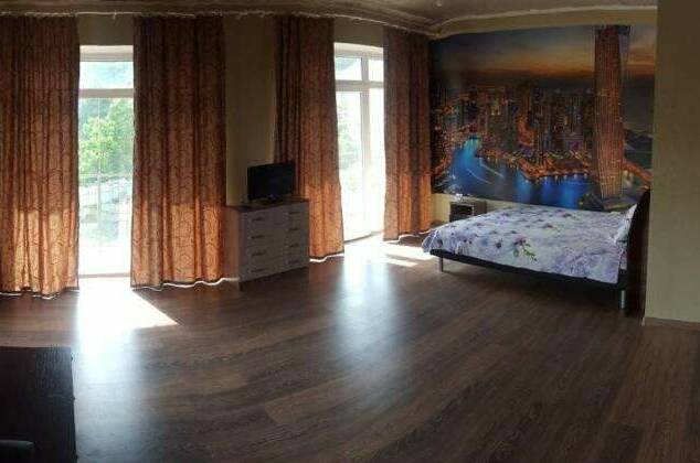 Улучшенный пятиместный с балконом