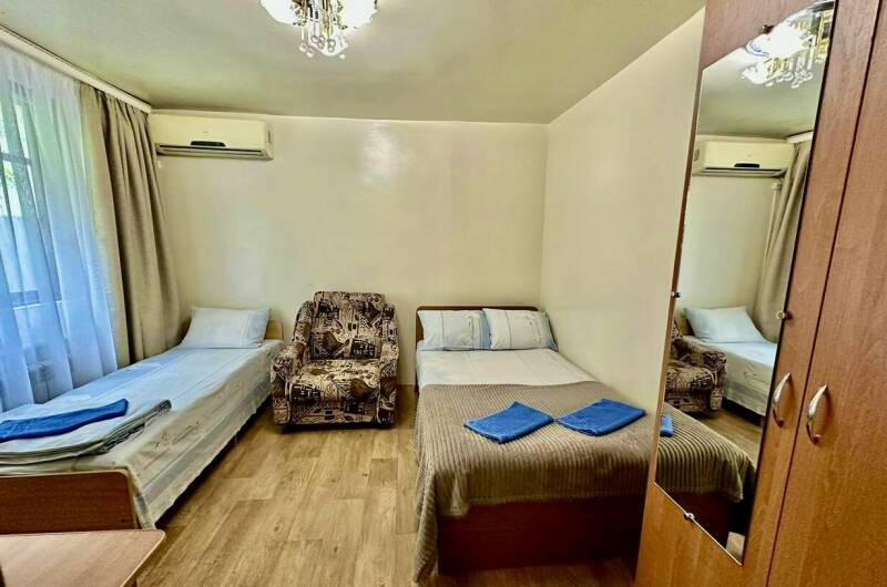 № 6 Трёхместный с личным двориком