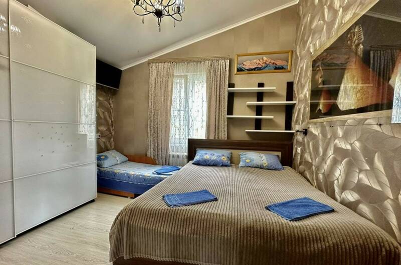 № 9 Трехместный на 2 м этаже