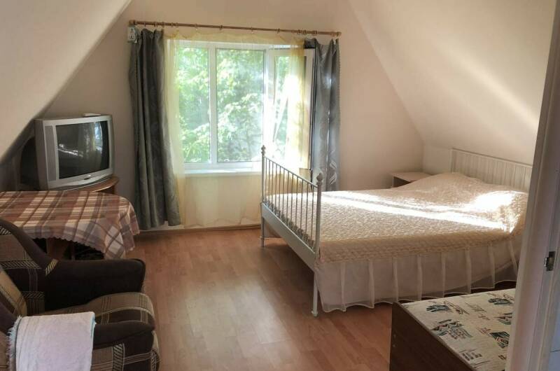 Номер с удобствами на втором этаже на 2−3 человек