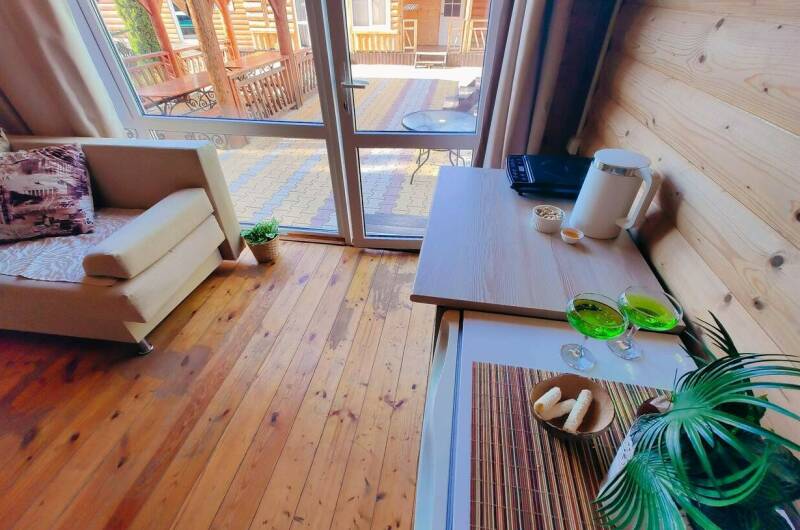 2-х комнатный 2-х этажный с мини-кухней и балконом