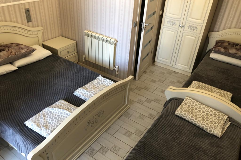 Четырех-местный с беседкой, напротив бассейна