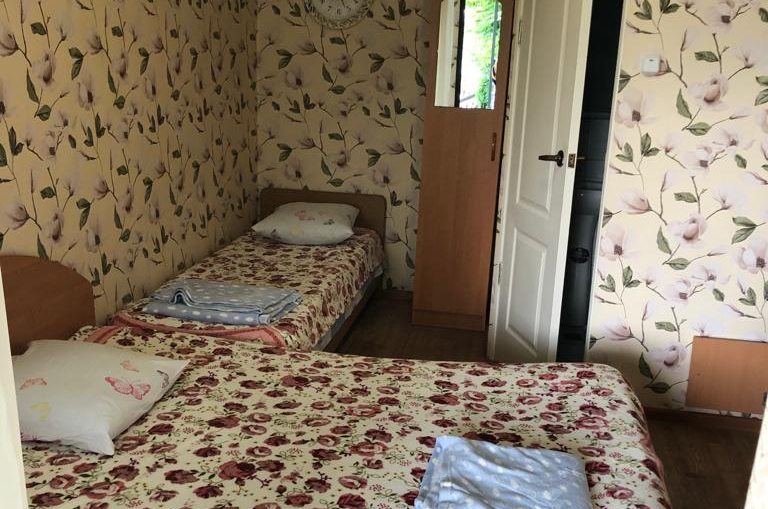 Трех-местный стандарт у бассейна