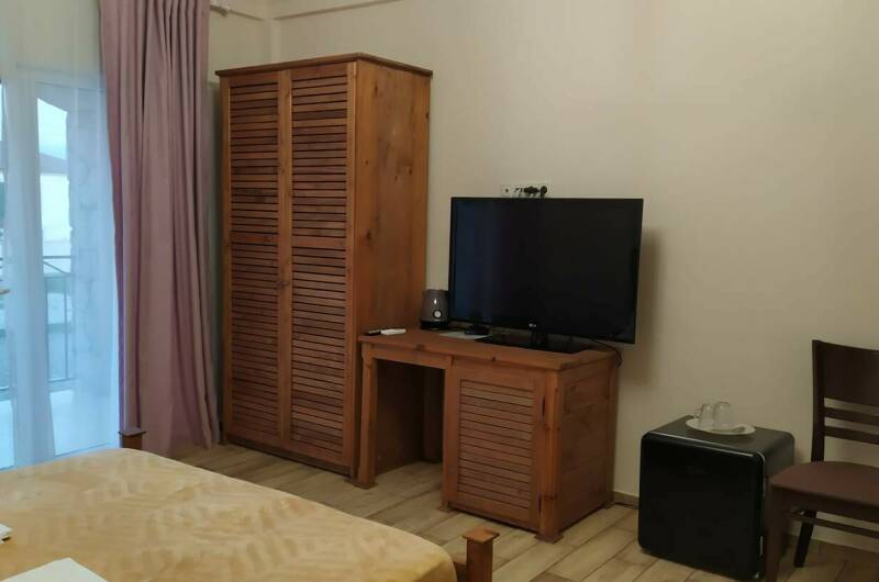 Трёхместный номер с балконом