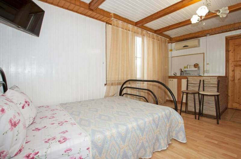 Стандарт-студия без кухни на третьем этаже