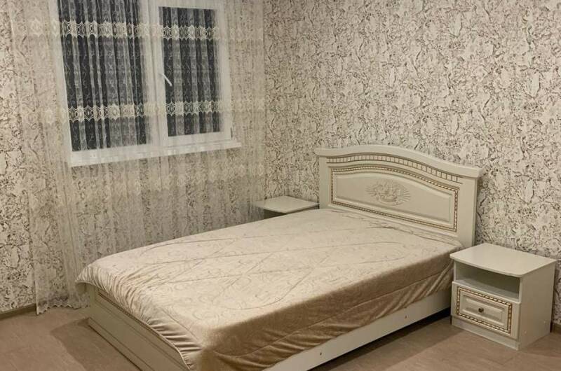 Отдельный дом с удобствами с кухней и балконом