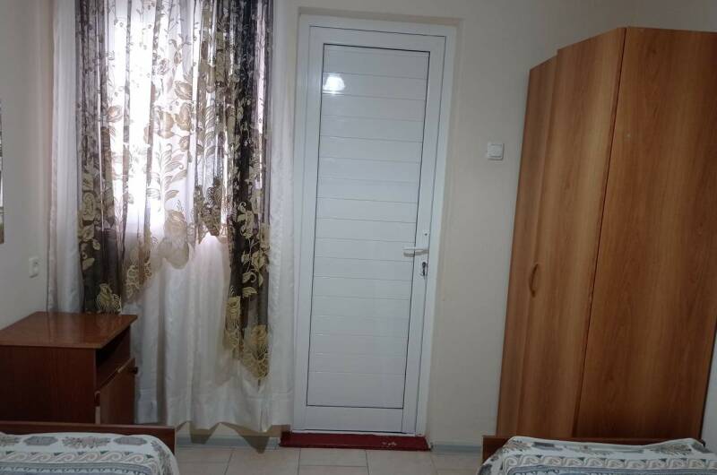 Домик с двумя двухместными номерами и кухней
