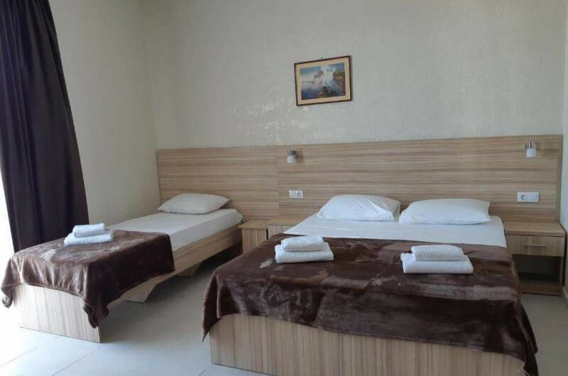 Стандартный трехместный номер с балконом
