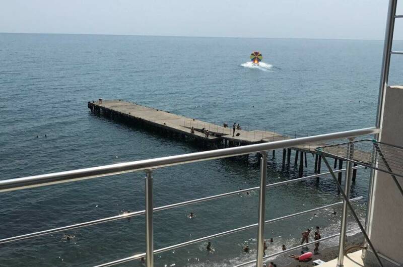 Трёхместный номер с видом на море