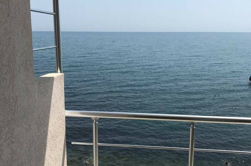 Трёхместный номер с видом на море