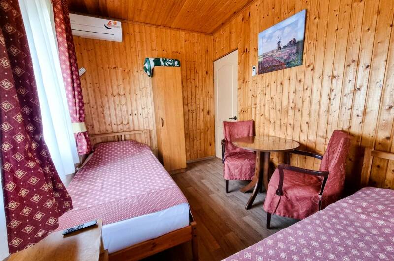 Трёхместная комната № 5