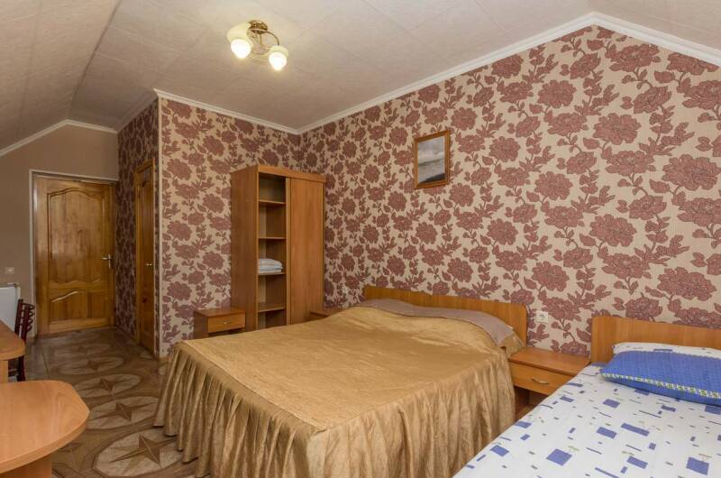 Трехместный номер (4этаж 13 и 14 номера)