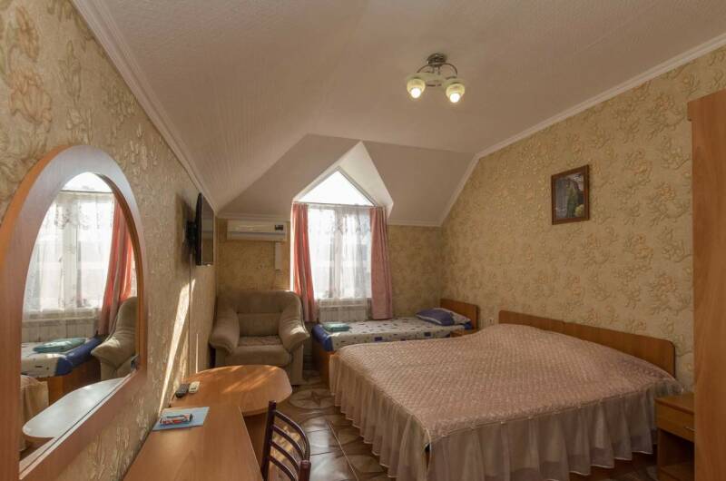 Трехместный номер (4этаж 13 и 14 номера)