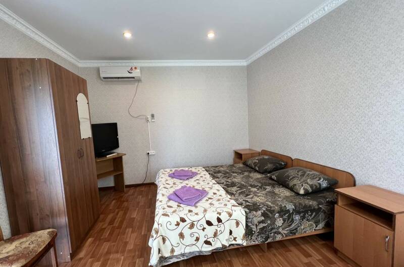 Трехместный номер с видом на горы