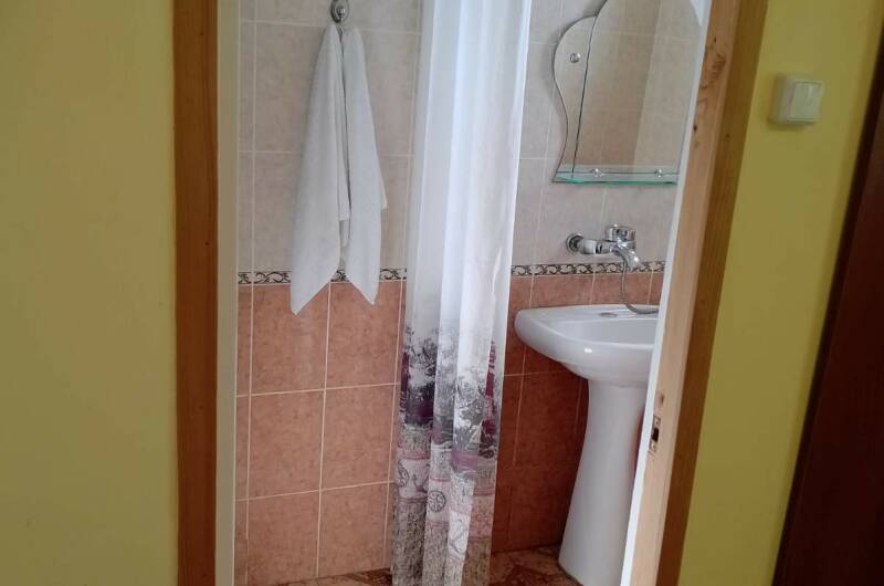 Номер на двоих в пятиместном домике