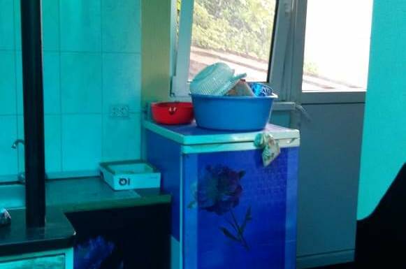 Комната с отдельной кухней и балконом