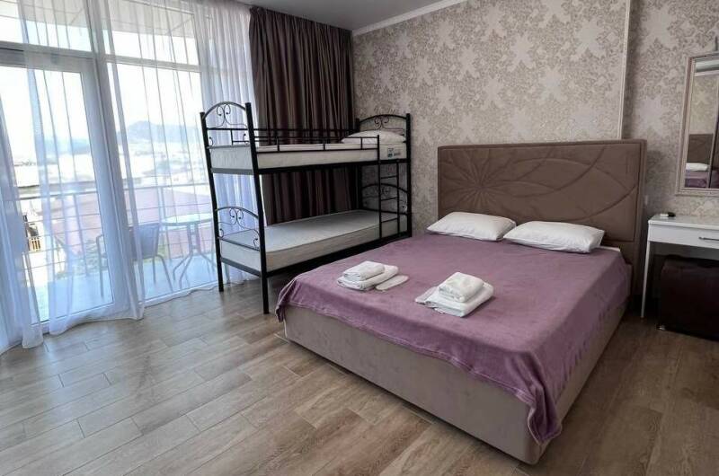 4-х местный с балконом и миникухней
