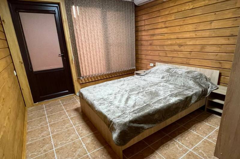 Двухместный номер из натурального дерева