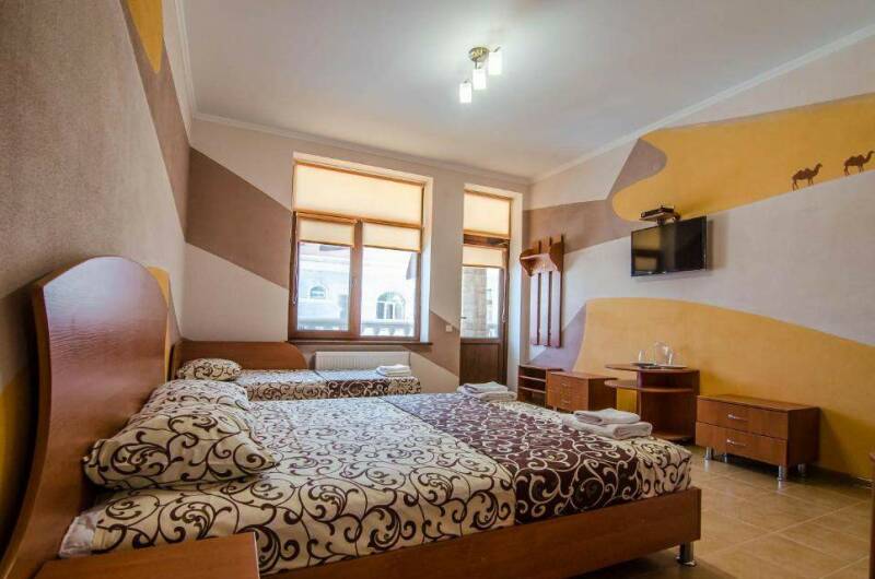 Комната с кроватью «queen-size» и видом на бассейн