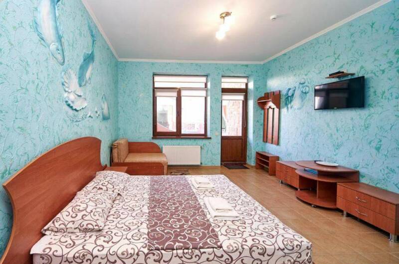 Комната с кроватью «queen-size» и видом на бассейн