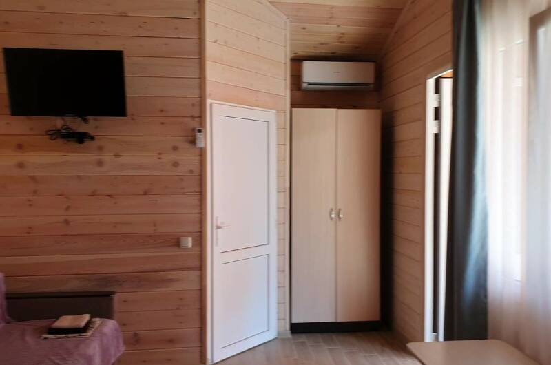 Домик однокомнатный на 2−5 чел с кухней на балконе