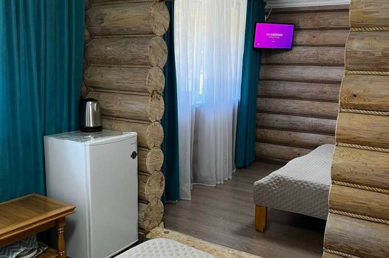 3-х местный с удобствами (в дереве)